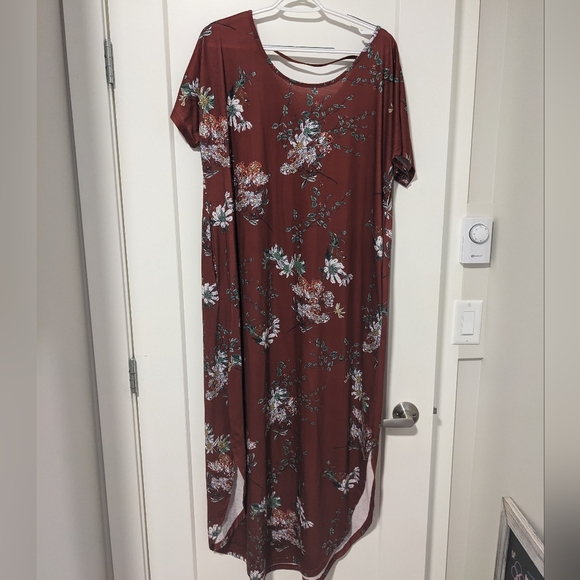 Red Patterned Loose Maxi Dress - Picture 1 of 2